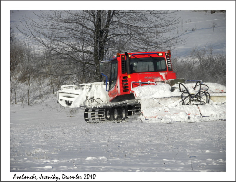 DSCN7636 Avalanche sjezdovka ratrak December 2010